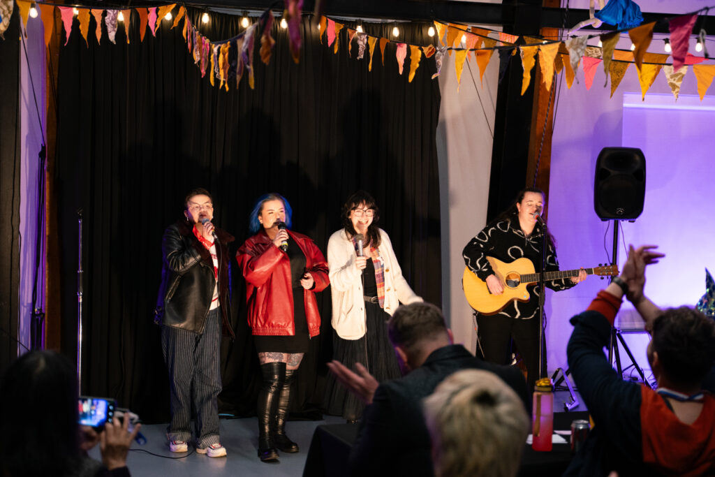 Sapphic Panic singing: 4 femmes